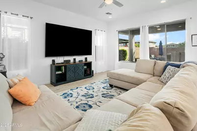 2819 E Los Gatos Drive, Phoenix, AZ 85050 - Photo 12