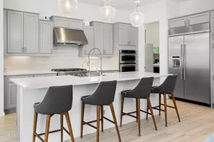 2819 E Los Gatos Dr, Phoenix, AZ 85050 - Photo 8