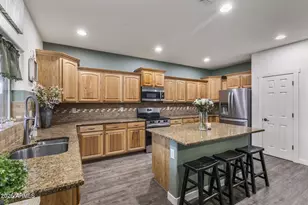 2538 E Mine Creek Rd, Phoenix, AZ 85024 - Photo 14