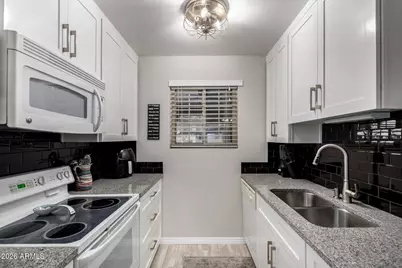 8140 N 107th Avenue #112, Peoria, AZ 85345 - Photo 10