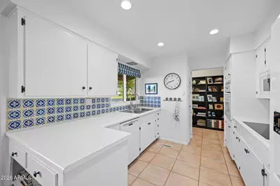 4209 E Patricia Jane Drive, Phoenix, AZ 85018 - Photo 10