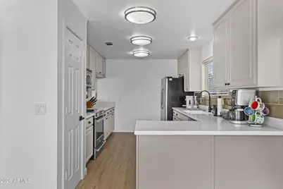 3925 E Wildwood Drive, Phoenix, AZ 85048 - Photo 12