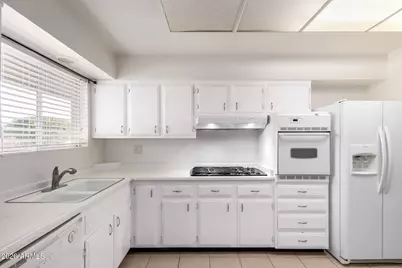 10608 W White Mountain Road, Sun City, AZ 85351 - Photo 2