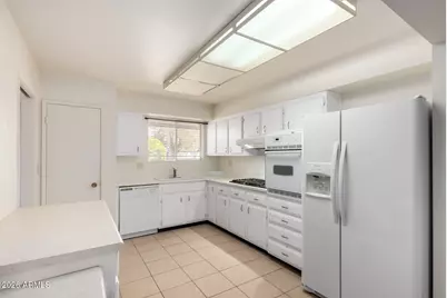 10608 W White Mountain Road, Sun City, AZ 85351 - Photo 18