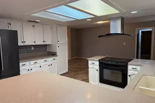 7126 W Sunnyside Dr, Peoria, AZ 85345 - Photo 8