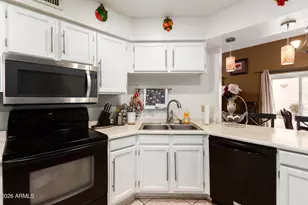 3938 E Graythorn St, Phoenix, AZ 85044 - Photo 12