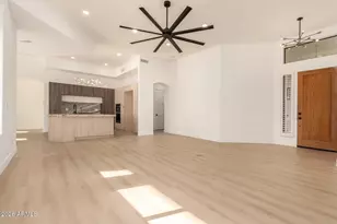 4843 E Estevan Rd, Phoenix, AZ 85054 - Photo 8