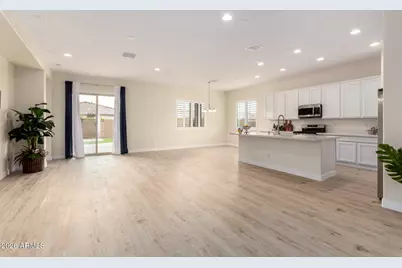 18453 W Elwood Street, Goodyear, AZ 85338 - Photo 2