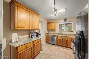 10771 W Hope Dr, Sun City, AZ 85351 - Photo 18