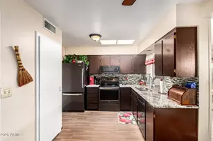 10870 W Santa Fe Dr, Sun City, AZ 85351 - Photo 8