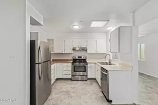 13673 N Newcastle Dr, Sun City, AZ 85351 - Photo 10