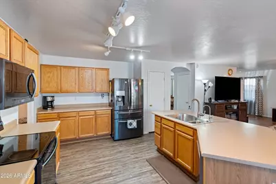 8607 N 68th Drive, Peoria, AZ 85345 - Photo 12