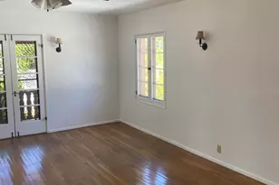 520 E Orange Dr, Phoenix, AZ 85012 - Photo 6