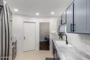 10918 W Topaz Dr, Sun City, AZ 85351 - Photo 14