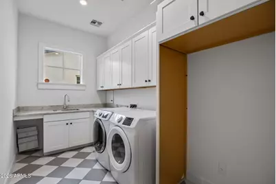 4201 E Cheery Lynn Road, Phoenix, AZ 85018 - Photo 32