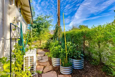 215 E Orange Drive, Phoenix, AZ 85012 - Photo 38