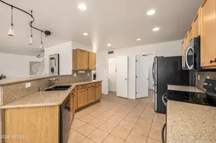 2251 E Parkside Ln, Phoenix, AZ 85024 - Photo 8