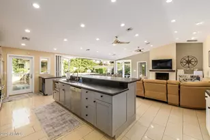 5402 E Laurel Ln, Scottsdale, AZ 85254 - Photo 12