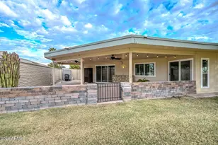 10533 W Pineaire Dr, Sun City, AZ 85351 - Photo 36