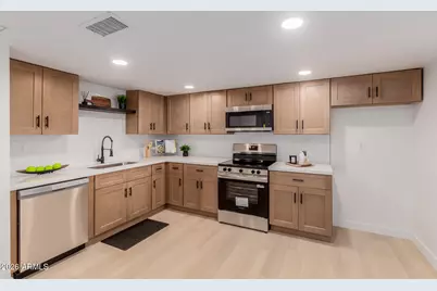 2432 W Eugie Avenue W, Phoenix, AZ 85029 - Photo 12