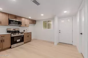 2432 W Eugie Ave W, Phoenix, AZ 85029 - Photo 10