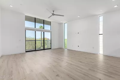 531 E Willetta Street #Unit 303, Phoenix, AZ 85004 - Photo 4