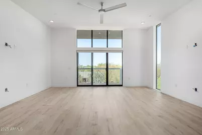 531 E Willetta Street #Unit 303, Phoenix, AZ 85004 - Photo 2