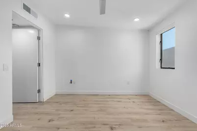 531 E Willetta Street #Unit 303, Phoenix, AZ 85004 - Photo 18