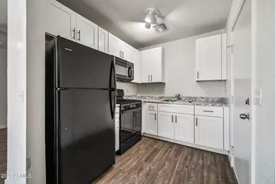 7956 W Glendale Avenue #1, Glendale, AZ 85303 - Photo 4