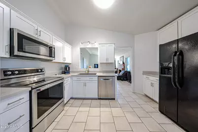 8521 W Mauna Loa Lane, Peoria, AZ 85381 - Photo 6