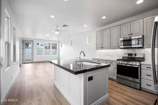 2923 N 48th Pl, Phoenix, AZ 85018 - Photo 10