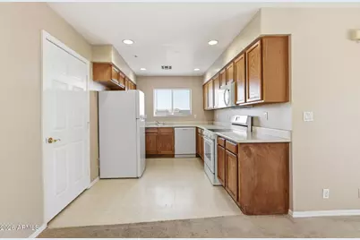 16637 E Almont Drive #Apt 3, Fountain Hills, AZ 85268 - Photo 8