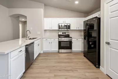 5811 S 16th Drive, Phoenix, AZ 85041 - Photo 2