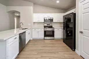 5811 S 16th Dr, Phoenix, AZ 85041 - Photo 2