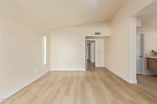 306 W Beverly Ln, Phoenix, AZ 85023 - Photo 12