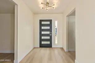 306 W Beverly Ln, Phoenix, AZ 85023 - Photo 4