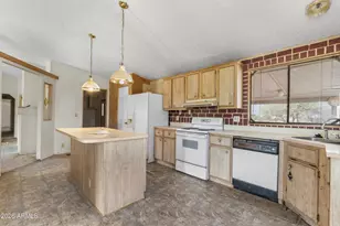 7985 W Caballero Cir, Arizona City, AZ 85123 - Photo 6