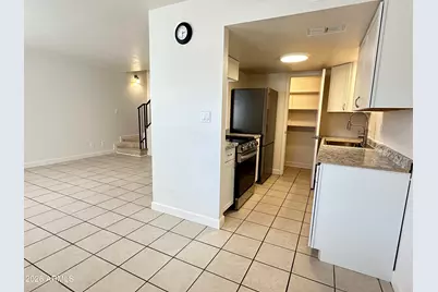 5205 N 42nd Parkway, Phoenix, AZ 85019 - Photo 2