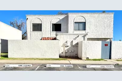 5205 N 42nd Parkway, Phoenix, AZ 85019 - Photo 2