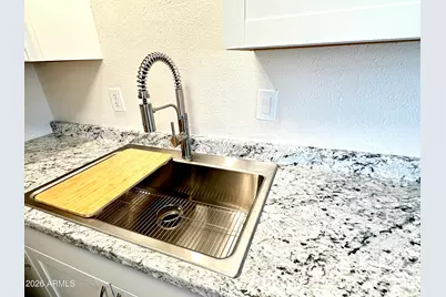 5205 N 42nd Parkway, Phoenix, AZ 85019 - Photo 6