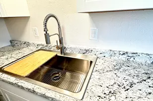 5205 N 42nd Pkwy, Phoenix, AZ 85019 - Photo 6