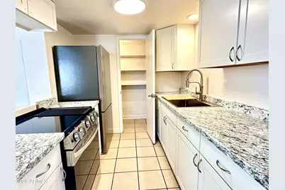 5205 N 42nd Parkway, Phoenix, AZ 85019 - Photo 4