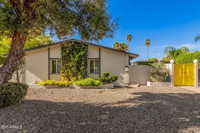 2414 W Paradise Drive, Phoenix, AZ 85029 - Photo 2