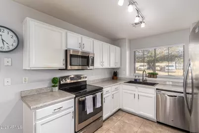 8072 N 110th Drive, Peoria, AZ 85345 - Photo 10