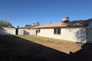 7639 W Heatherbrae Dr, Phoenix, AZ 85033 - Photo 16