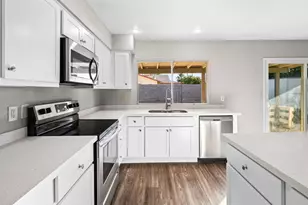 3233 W Mandalay Ln, Phoenix, AZ 85053 - Photo 18