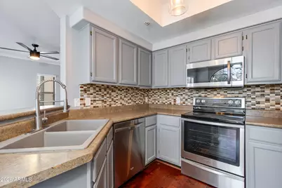 750 E Northern Avenue #2030, Phoenix, AZ 85020 - Photo 6