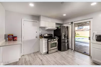 8218 W Osborn Road, Phoenix, AZ 85033 - Photo 8