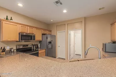 2518 W Long Shadow Trail, Phoenix, AZ 85085 - Photo 10