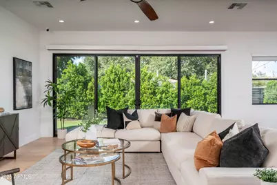 3628 E Clarendon Avenue, Phoenix, AZ 85018 - Photo 2